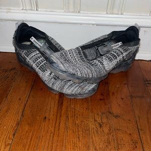 2020 Nike vapor max size 12 oreo, little to no wear, no original box. Like new